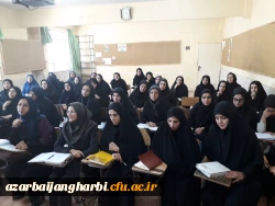 دکتر بیگی مسئول دفتر نهاد نمایندگی ولی فقیه در دانشگاه فرهنگیان آذربایجان غربی:

معلمی عشق است ،هنر است وافرادی مثل شهیدحججی ها و فهمیده ها در کلاس های شما آموزش می بینند.
 2