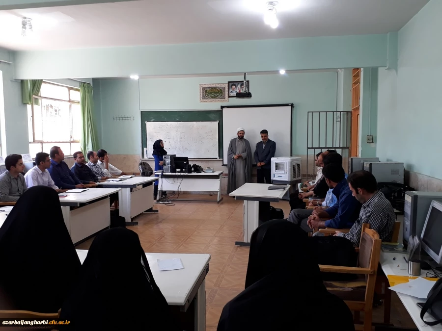 دکتر بیگی مسئول دفتر نهاد نمایندگی ولی فقیه در دانشگاه فرهنگیان آذربایجان غربی:

معلمی عشق است ،هنر است وافرادی مثل شهیدحججی ها و فهمیده ها در کلاس های شما آموزش می بینند.
 3