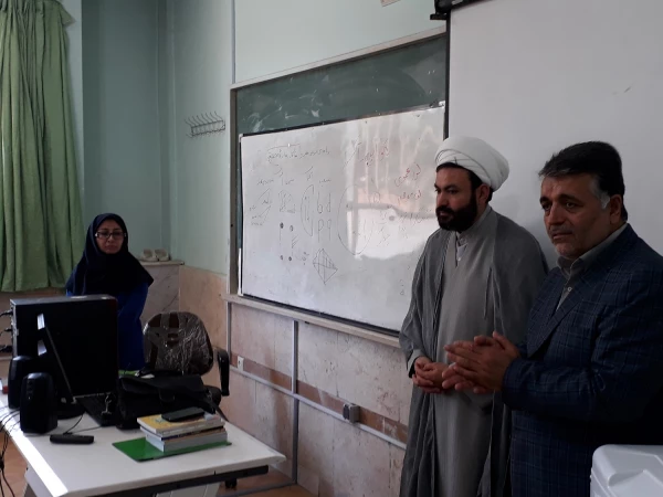 دکتر بیگی مسئول دفتر نهاد نمایندگی ولی فقیه در دانشگاه فرهنگیان آذربایجان غربی:

معلمی عشق است ،هنر است وافرادی مثل شهیدحججی ها و فهمیده ها در کلاس های شما آموزش می بینند.
 4