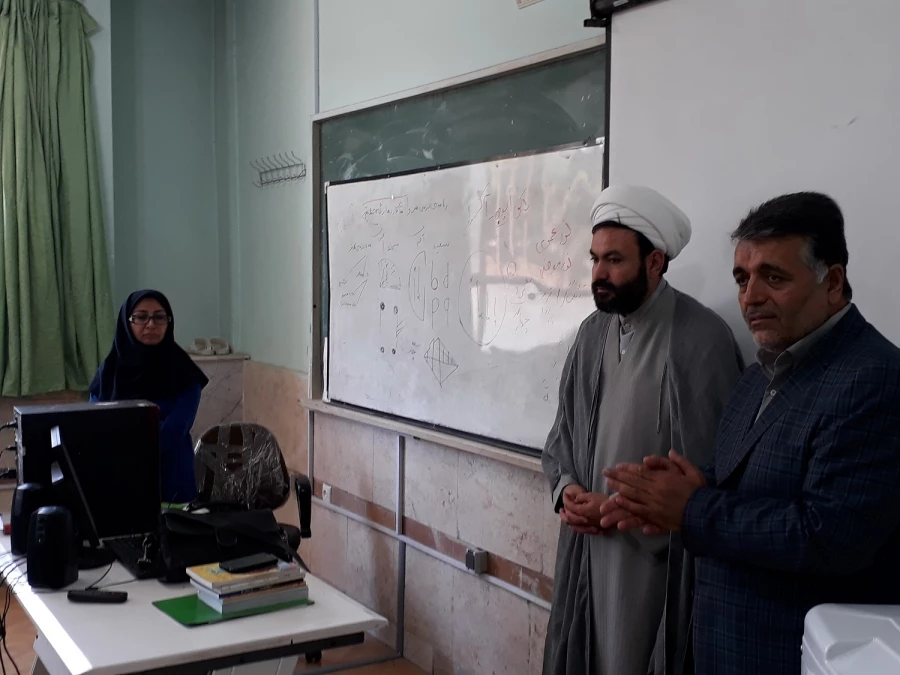 دکتر بیگی مسئول دفتر نهاد نمایندگی ولی فقیه در دانشگاه فرهنگیان آذربایجان غربی:

معلمی عشق است ،هنر است وافرادی مثل شهیدحججی ها و فهمیده ها در کلاس های شما آموزش می بینند.
 4