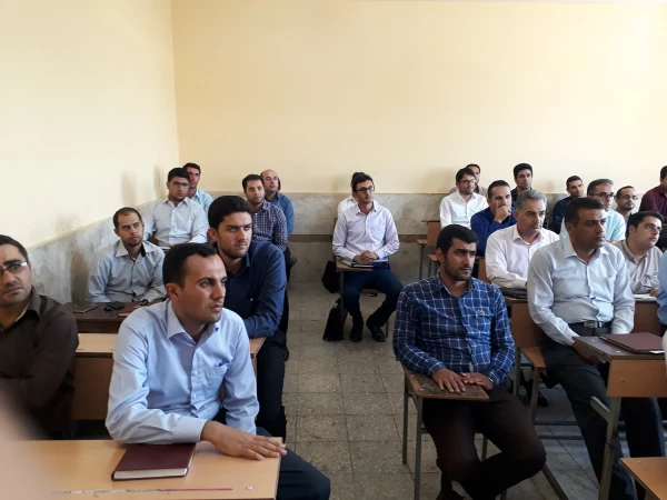 دکتر بیگی مسئول دفتر نهاد نمایندگی ولی فقیه در دانشگاه فرهنگیان آذربایجان غربی:

معلمی عشق است ،هنر است وافرادی مثل شهیدحججی ها و فهمیده ها در کلاس های شما آموزش می بینند.
 5