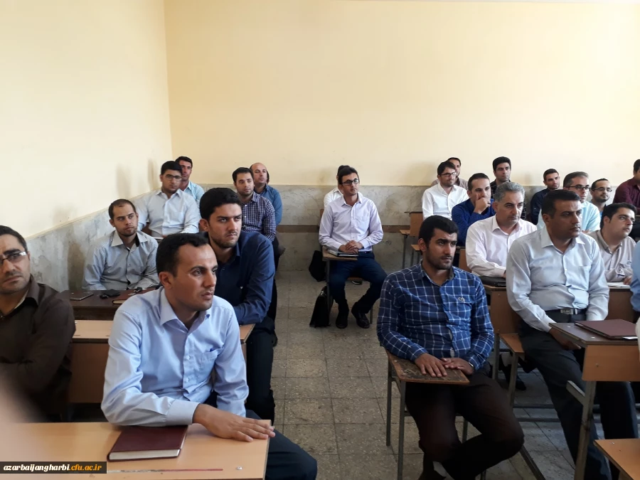 دکتر بیگی مسئول دفتر نهاد نمایندگی ولی فقیه در دانشگاه فرهنگیان آذربایجان غربی:

معلمی عشق است ،هنر است وافرادی مثل شهیدحججی ها و فهمیده ها در کلاس های شما آموزش می بینند.
 5