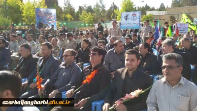 حضور اساتید و کارکنان دانشگاه فرهنگیان در مراسم 

غبارروبی و گل افشانی مزار مطهر شهدا بمناسبت هفته دفاع مقدس