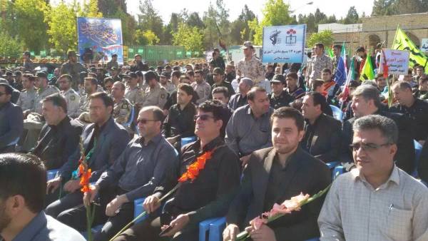 حضور اساتید و کارکنان دانشگاه فرهنگیان در مراسم 

غبارروبی و گل افشانی مزار مطهر شهدا بمناسبت هفته دفاع مقدس