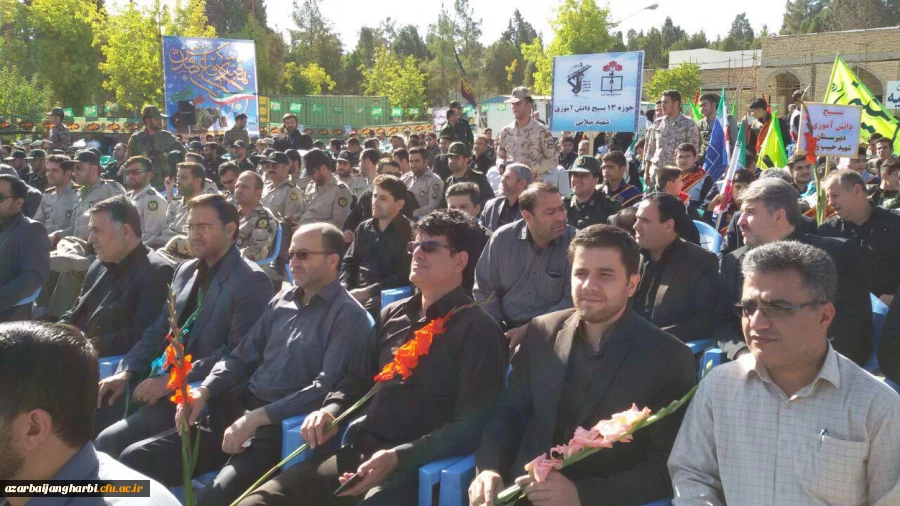 حضور اساتید و کارکنان دانشگاه فرهنگیان در مراسم 

غبارروبی و گل افشانی مزار مطهر شهدا بمناسبت هفته دفاع مقدس