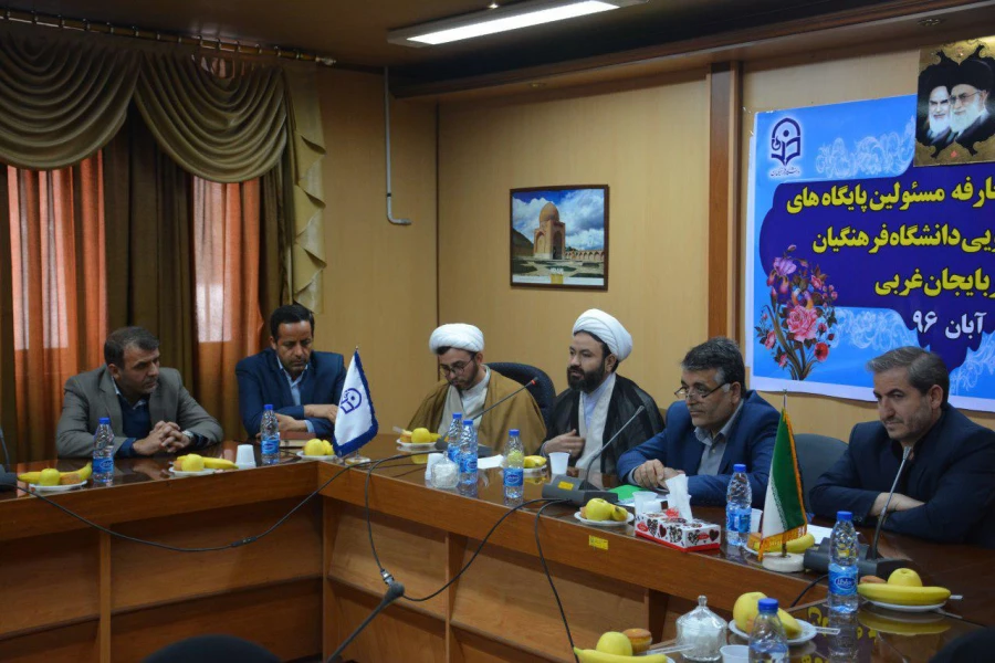 جلسه تکریم و معارفه مسئولین پایگاههای بسیج دانشجویی دانشگاه فرهنگیان استان برگزار گردید 3