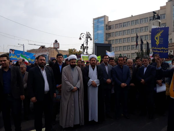 حضور پرشور کارکنان، اساتید و دانشجویان پردیس شهید رجایی ارومیه در راهپیمایی 13 آبان 5