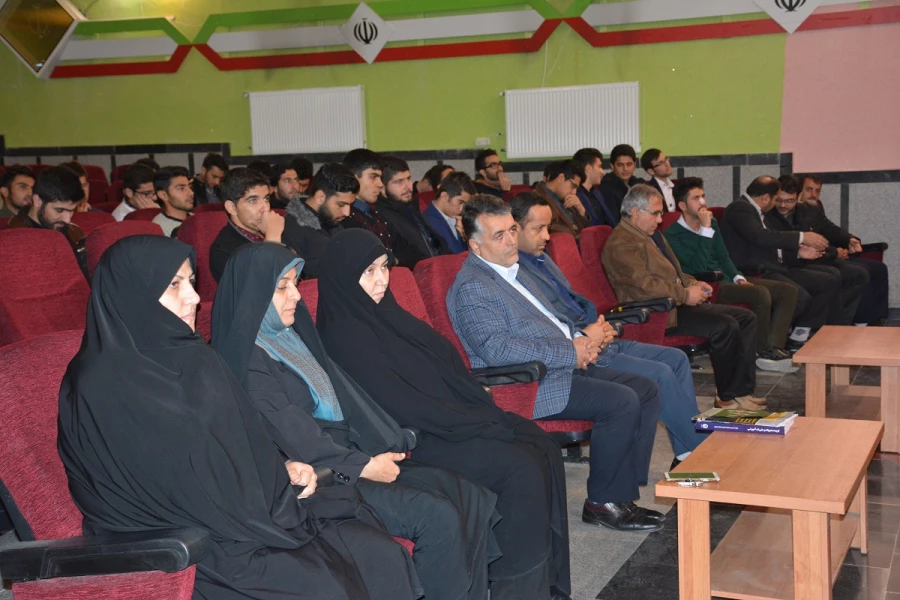 به مناسبت گرامیداشت روز ملی کیفیت 

از تلاشگران عرصه ارتقاء کیفیت آموزشی اساتید، کارکنان و دانشجومعلمان برتر استان تجلیل به عمل آمد.
 8