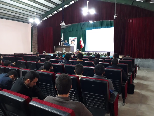 دکتر رزم آرا در کارگاه آشنایی با راهکارهای کیفیت آموزش:


مهمترین عنصر تاثیر گذار در تعلیم و تربیت نیروی انسانی است 3