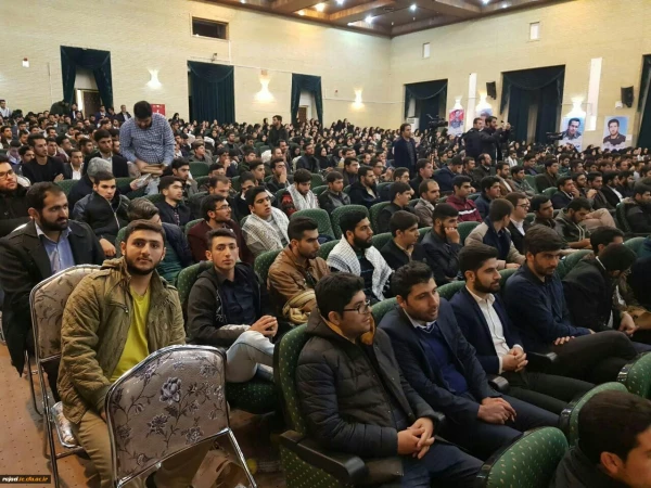 در راستای کنگره ملی بزرگداشت 12000 شهید استان آذربایجان غربی

یادواره شهدای دانشجوی استان در دانشگاه ارومیه برگزار شد
 3