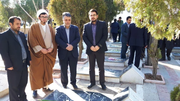 مدیران و دانشجویان دانشگاه فرهنگیان آذربایجان غربی با آرمان های والای شهدا و امام راحل تجدید میثاق کردند. 2