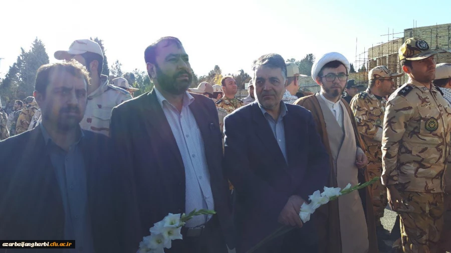 مدیران و دانشجویان دانشگاه فرهنگیان آذربایجان غربی با آرمان های والای شهدا و امام راحل تجدید میثاق کردند. 4