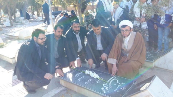 مدیران و دانشجویان دانشگاه فرهنگیان آذربایجان غربی با آرمان های والای شهدا و امام راحل تجدید میثاق کردند. 5