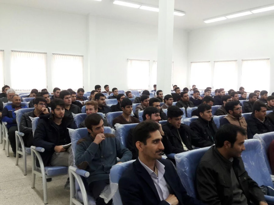 با حضور مسئولین استانی در مرکز آموزش عالی امام خمینی (ره) سلماس برگزار شد

مراسم گرامیداشت ۱۶ آذر روز دانشجو و نیز هفته ی وحدت 3