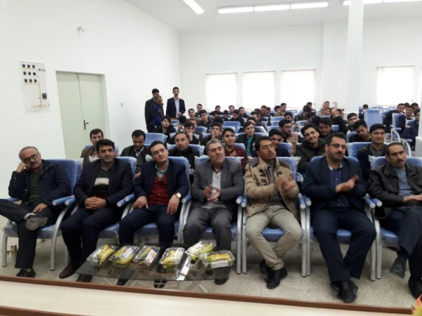 با حضور مسئولین استانی در مرکز آموزش عالی امام خمینی (ره) سلماس برگزار شد

مراسم گرامیداشت ۱۶ آذر روز دانشجو و نیز هفته ی وحدت 5