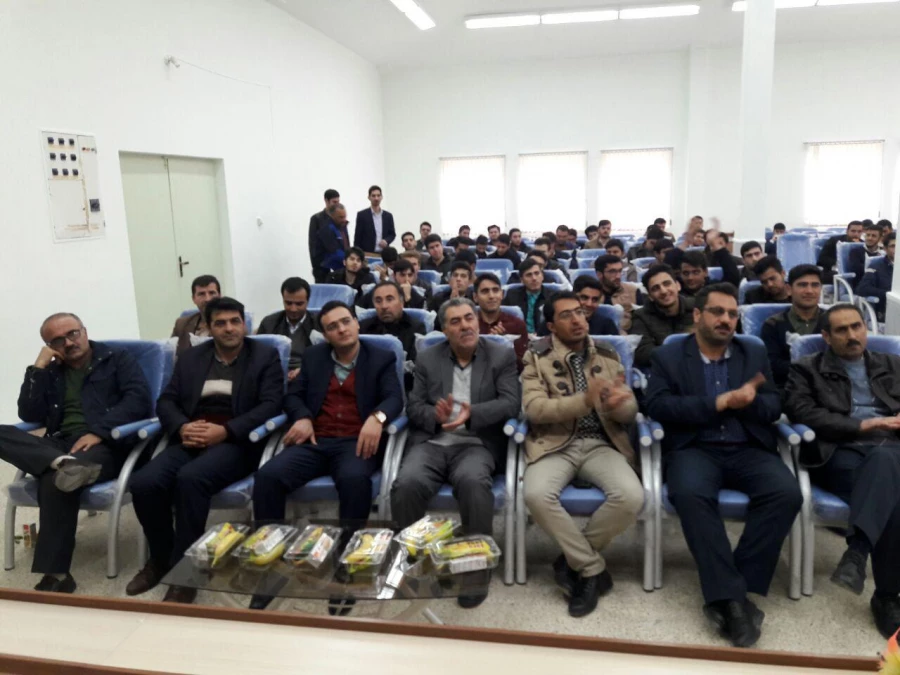 با حضور مسئولین استانی در مرکز آموزش عالی امام خمینی (ره) سلماس برگزار شد

مراسم گرامیداشت ۱۶ آذر روز دانشجو و نیز هفته ی وحدت 5