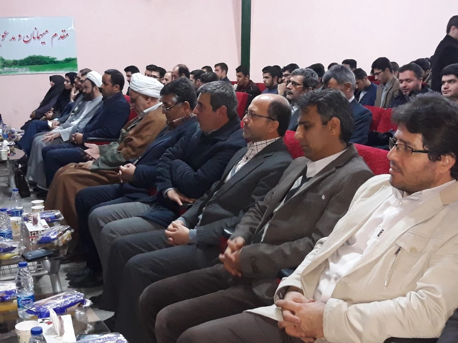 همزمان با میلاد با سعادت رسول اکرم(ص) و امام جعفر صادق(ع) و هفته وحدت،

مراسم بزرگداشت روز دانشجو در پردیس شهید رجایی برگزار شد.
 3