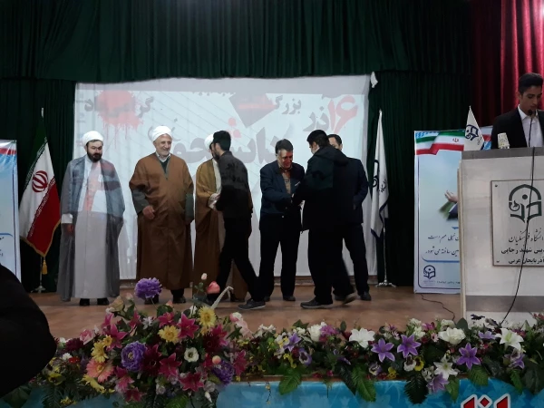 همزمان با میلاد با سعادت رسول اکرم(ص) و امام جعفر صادق(ع) و هفته وحدت،

مراسم بزرگداشت روز دانشجو در پردیس شهید رجایی برگزار شد.
 6