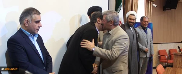 در سازمان مرکزی دانشگاه برگزار شد:

مراسم تکریم و معارفه معاونان فرهنگی و اجتماعی و همچنین نظارت، ارزیابی و تضمین کیفیت 8