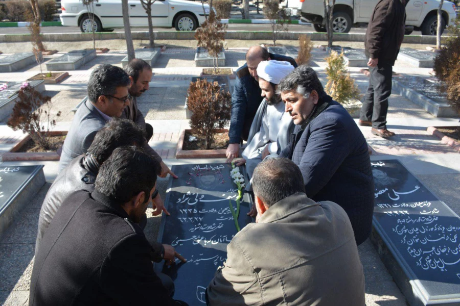 به مناسبت بزرگداشت ایام الله دهه فجر

اساتید و کارکنان دانشگاه فرهنگیان با آرمانهای امام راحل و شهدا تجدید میثاق کردند
 4