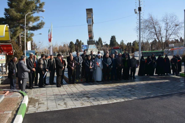 به مناسبت بزرگداشت ایام الله دهه فجر

اساتید و کارکنان دانشگاه فرهنگیان با آرمانهای امام راحل و شهدا تجدید میثاق کردند