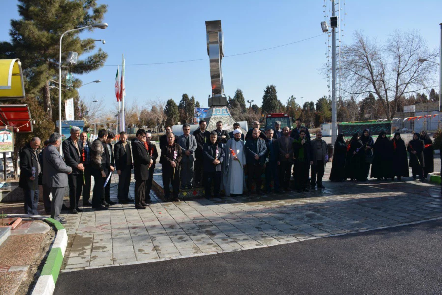 به مناسبت بزرگداشت ایام الله دهه فجر

اساتید و کارکنان دانشگاه فرهنگیان با آرمانهای امام راحل و شهدا تجدید میثاق کردند