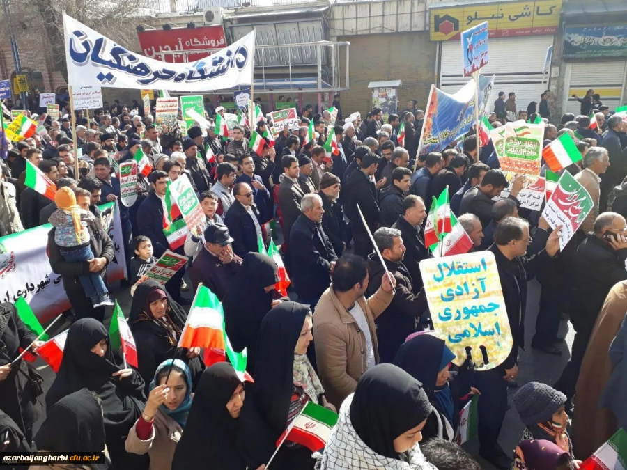 حضور گسترده اساتید، کارکنان و دانشجویان دانشگاه فرهنگیان استان آذربایجان غربی در راهپیمایی 22 بهمن
 4