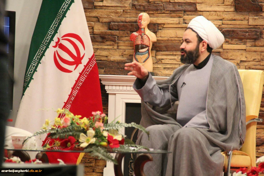 حضور حجت الاسلام و المسلمین دکتر بیگی مسئول نهاد رهبری دانشگاه فرهنگیان استان آذربایجان غربی در برنامه زنده تلویزیونی ساغلیق 23 بهمن با موضوع سلامت روان از دیدگاه قرآن 3