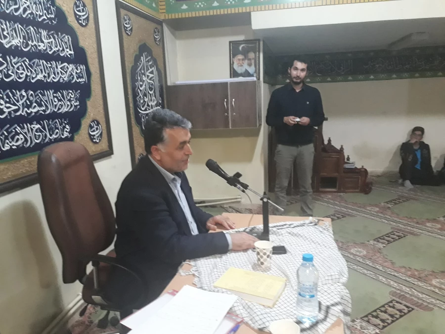 دکتر فزون مهر مدیرامورپردیس های دانشگاه فرهنگیان آذربایجان غربی برروی صندلی داغ