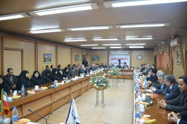 با حضور معاون آموزش و تحصیلات تکمیلی و مدیر کل حراست دانشگاه فرهنگیان

مراسم تکریم و معارفه سرپرست مدیریت امور پردیس های استان آذربایجان غربی برگزار شد 9