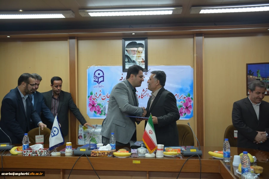 با حضور معاون آموزش و تحصیلات تکمیلی و مدیر کل حراست دانشگاه فرهنگیان

مراسم تکریم و معارفه سرپرست مدیریت امور پردیس های استان آذربایجان غربی برگزار شد 13