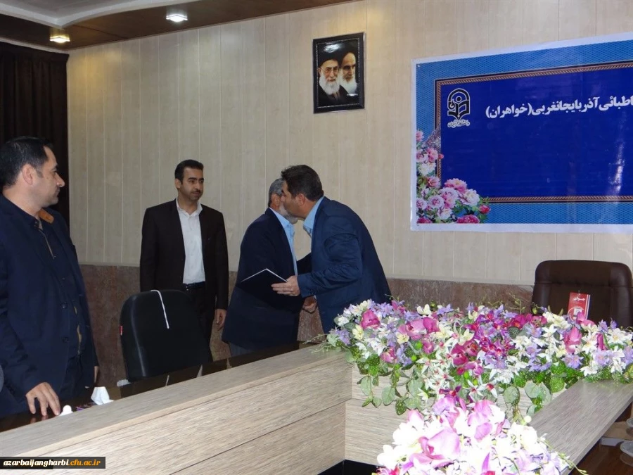 دکتر محمودلو در جلسه شورای اداری پردیس علامه طباطبایی ارومیه:

برقراری تعامل مطلوب بین کارکنان لازمه رشد یک سیستم است 3