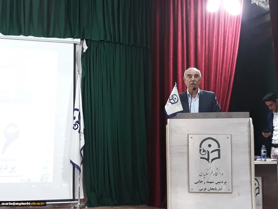 دکتر علی محمودلو خطاب به اساتید و دانشجو معلمان:

بر خود می بالم که بتوانم در این عرصه خدمتگزاری شایسته برای شما باشم 4