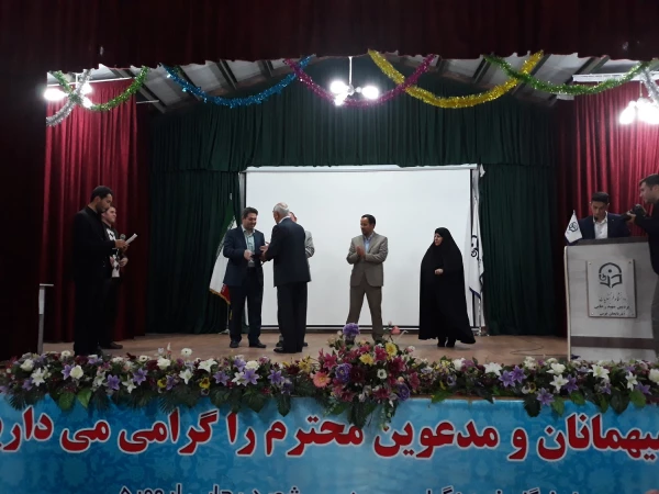 دکتر علی محمودلو خطاب به اساتید و دانشجو معلمان:

بر خود می بالم که بتوانم در این عرصه خدمتگزاری شایسته برای شما باشم 7