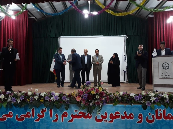 دکتر علی محمودلو خطاب به اساتید و دانشجو معلمان:

بر خود می بالم که بتوانم در این عرصه خدمتگزاری شایسته برای شما باشم 10