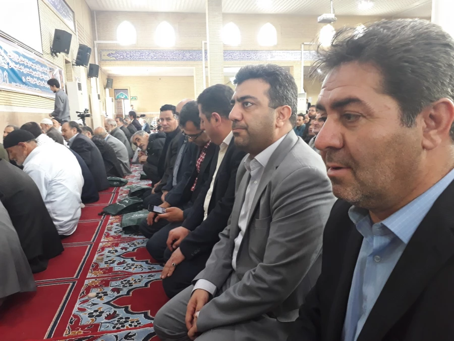 شرکت مدیریت  امور پردیس های استانی به همراه اساتید ، کارکنان و دانشجویان پردیس های رجایی و علامه طباطبایی در نماز جمعه