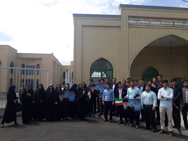 شرکت مدیریت  امور پردیس های استانی به همراه اساتید ، کارکنان و دانشجویان پردیس های رجایی و علامه طباطبایی در نماز جمعه و راهپیمایی ضد استکباری 4