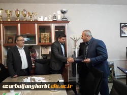 با حضور مسئولین امورمالی سازمان مرکزی دانشگاه فرهنگیان کشور

مراسم تکریم و معارفه کارشناس مسئول امور مالی و طرح و برنامه استان برگزار شد 5