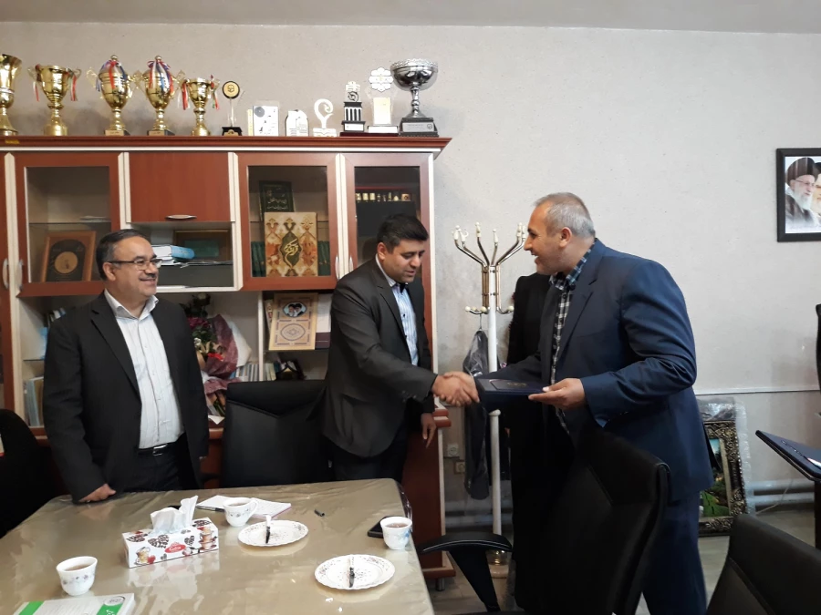 با حضور مسئولین امورمالی سازمان مرکزی دانشگاه فرهنگیان کشور

مراسم تکریم و معارفه کارشناس مسئول امور مالی و طرح و برنامه استان برگزار شد 5