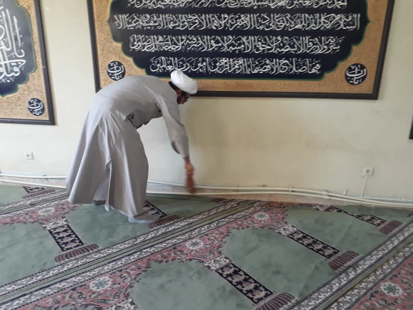 در آستانه حلول ماه مبارک رمضان

غبار روبی نمازخانه ها در پردیس شهید رجایی ارومیه 2