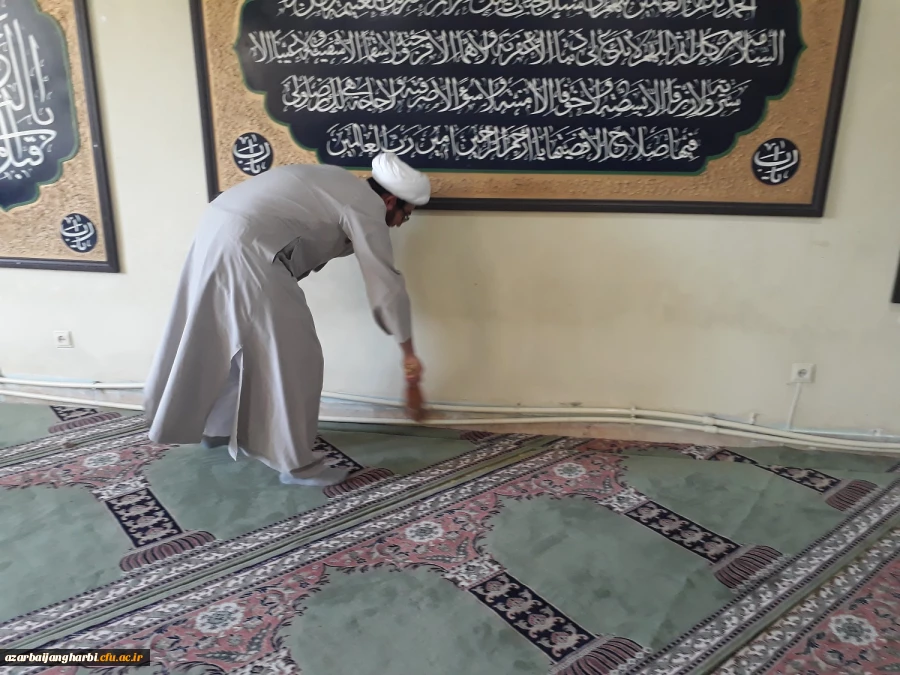 در آستانه حلول ماه مبارک رمضان

غبار روبی نمازخانه ها در پردیس شهید رجایی ارومیه 2