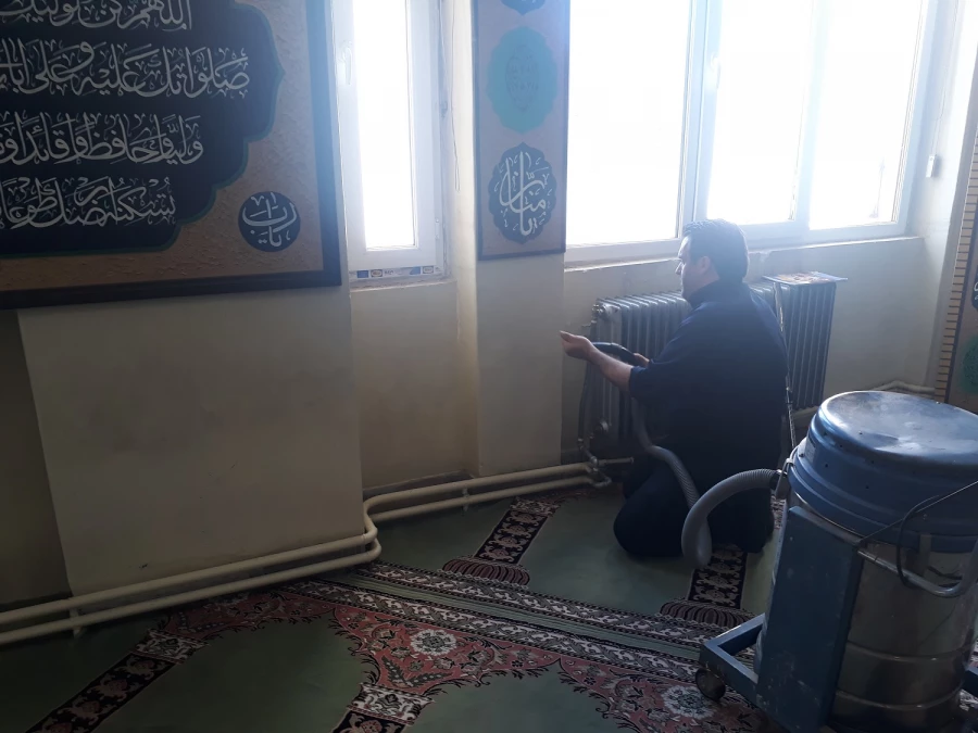 در آستانه حلول ماه مبارک رمضان

غبار روبی نمازخانه ها در پردیس شهید رجایی ارومیه 4