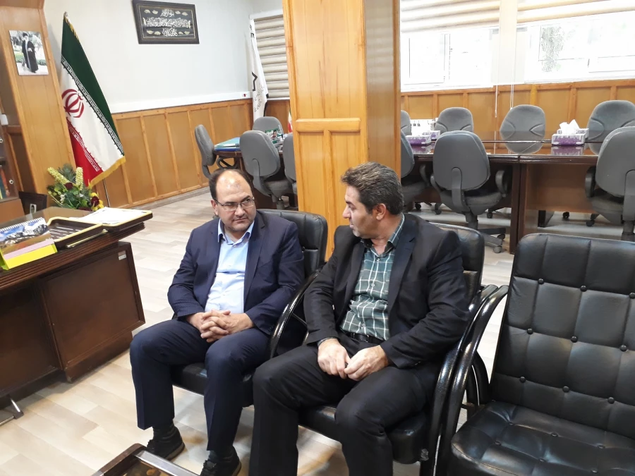 دیدار دکتر علی محمودلو سرپرست پردیس های استان آذربایجان غربی با مدیرکل نوسازی و تجهیز مدارس استان آذربایجان غربی 3