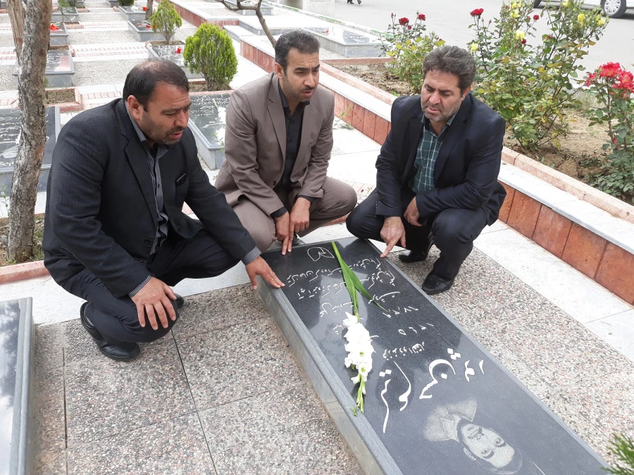 به مناسبت سوم خرداد سالروز فتح خرمشهر

شرکت مدیریت و کارکنان دانشگاه فرهنگیان استان  در مراسم میهمانی لاله ها و غبارروبی مزار شهدا 3