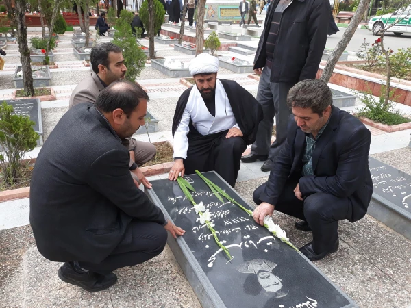 به مناسبت سوم خرداد سالروز فتح خرمشهر

شرکت مدیریت و کارکنان دانشگاه فرهنگیان استان  در مراسم میهمانی لاله ها و غبارروبی مزار شهدا 5