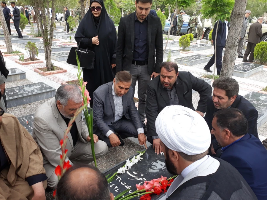 به مناسبت سوم خرداد سالروز فتح خرمشهر

شرکت مدیریت و کارکنان دانشگاه فرهنگیان استان  در مراسم میهمانی لاله ها و غبارروبی مزار شهدا 7