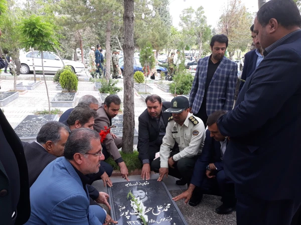 به مناسبت سوم خرداد سالروز فتح خرمشهر

شرکت مدیریت و کارکنان دانشگاه فرهنگیان استان  در مراسم میهمانی لاله ها و غبارروبی مزار شهدا 8