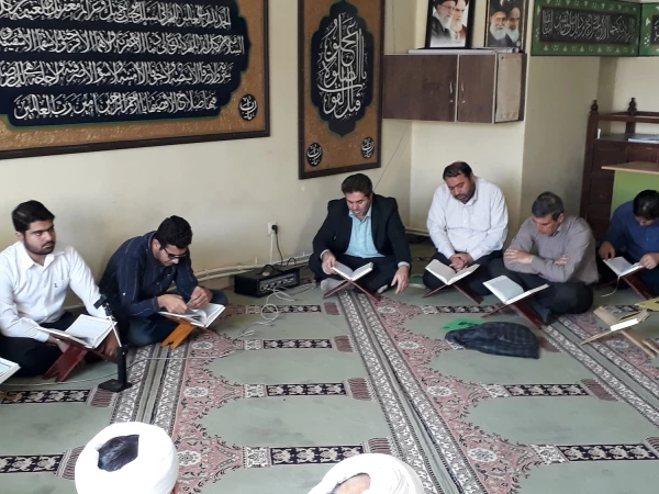 محفل جمع خوانی یک جزء قرآن کریم بمناسبت هفتمین روز رحلت حجه الاسلام والمسلمین حسنی درپردیس شهیدرجایی ارومیه برگزار شد. 3