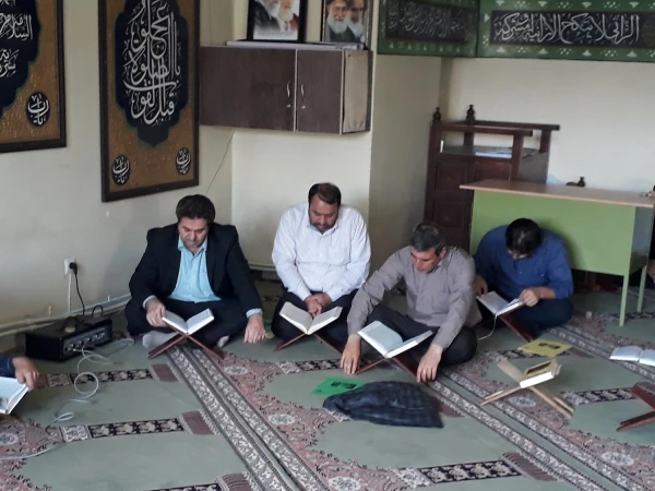محفل جمع خوانی یک جزء قرآن کریم بمناسبت هفتمین روز رحلت حجه الاسلام والمسلمین حسنی درپردیس شهیدرجایی ارومیه برگزار شد. 4