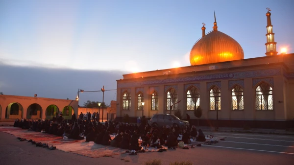 مراسم ضیافت افطار دانشجویان علامه طباطبایی ارومیه در کنار بارگاه امامزاده قریب حسن ارومیه برگزار شد 9